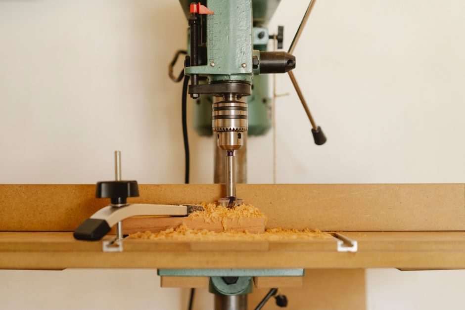 A Shop-Made Drill Press Table With a Sliding Fence